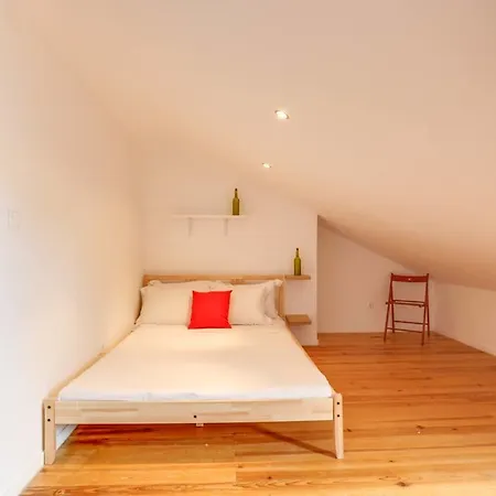 Charming 3 Bedroom At Penha Franca *
