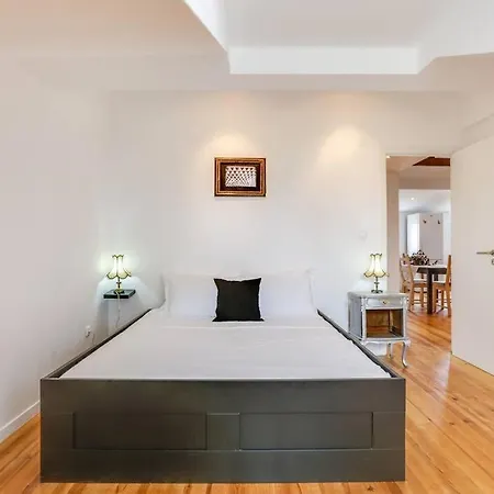 Charming 3 Bedroom At Penha Franca
