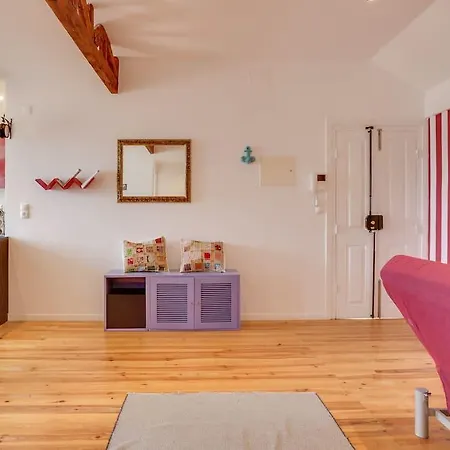 Charming 3 Bedroom At Penha Franca Apartment *