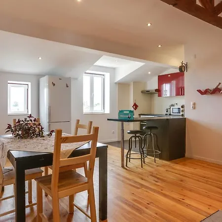 Charming 3 Bedroom At Penha Franca Apartment *