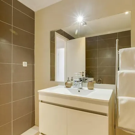 Charming 3 Bedroom At Penha Franca Apartment
